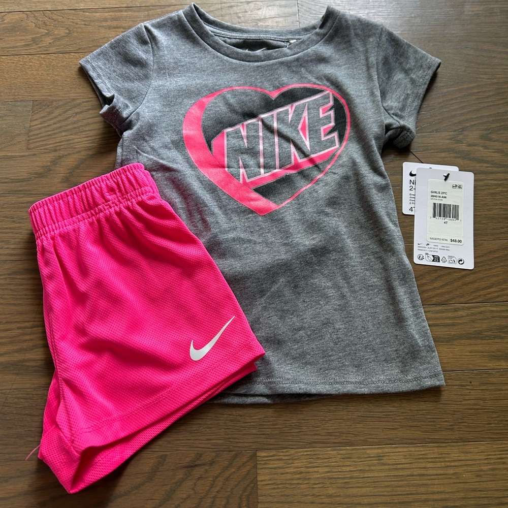 NWT Nike Toddler Set size 4T